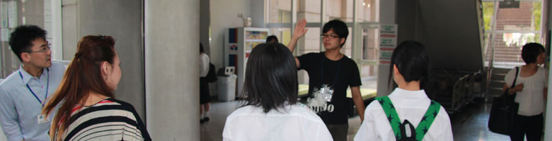 学生による学内ツアー